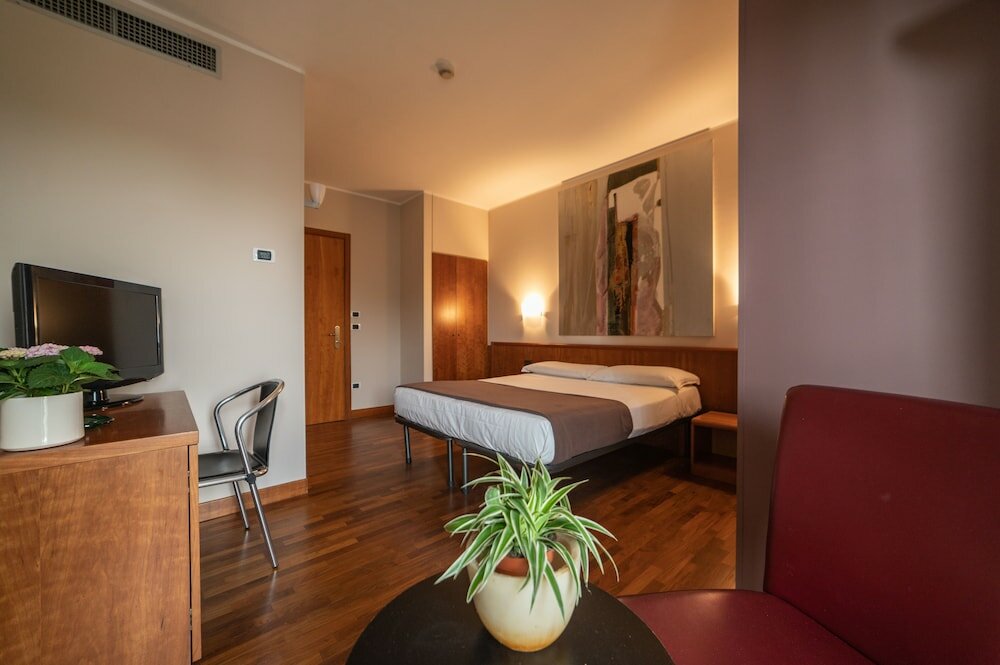 Фото Hotel Querini Budget & Business Hotel