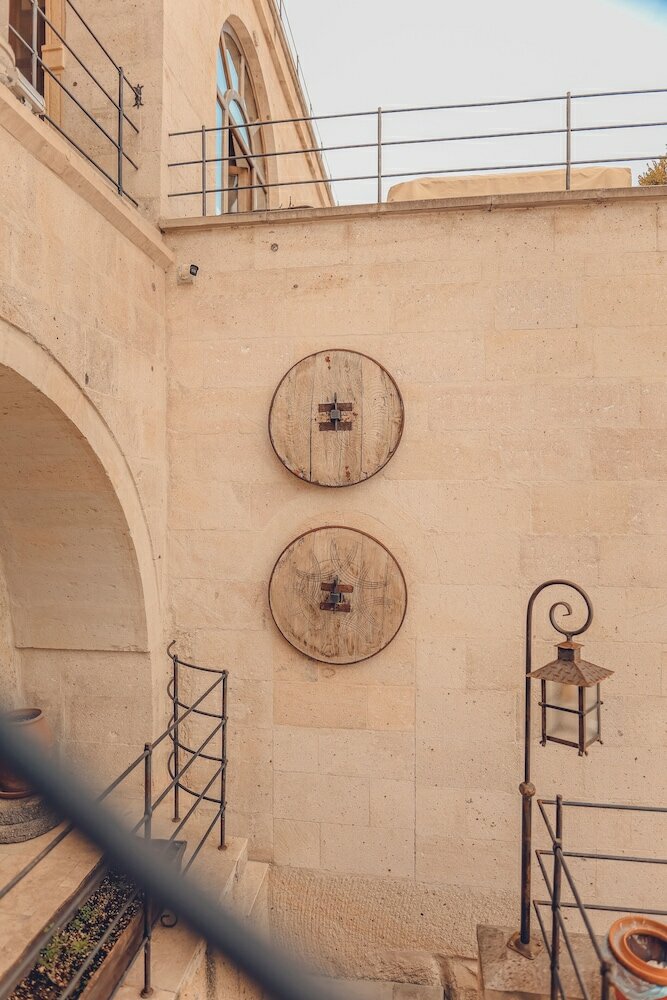 Фото Nino Cave Suites