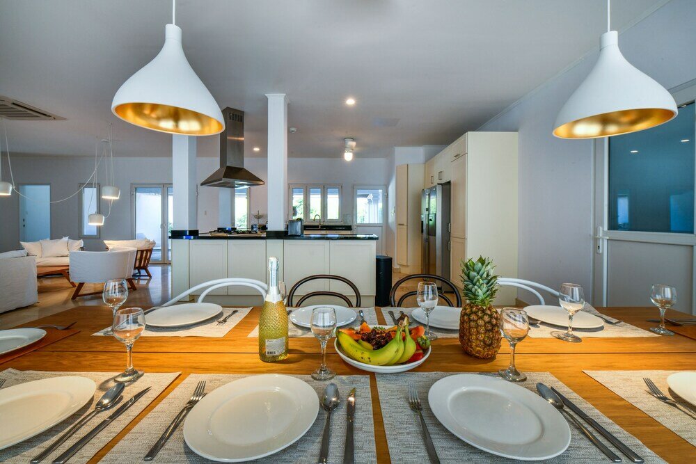 Фото Beach Front Luxury Villa! Boca Catalina Malmok!