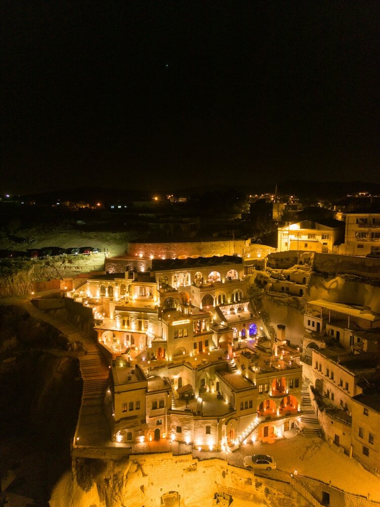 Фото Nino Cave Suites