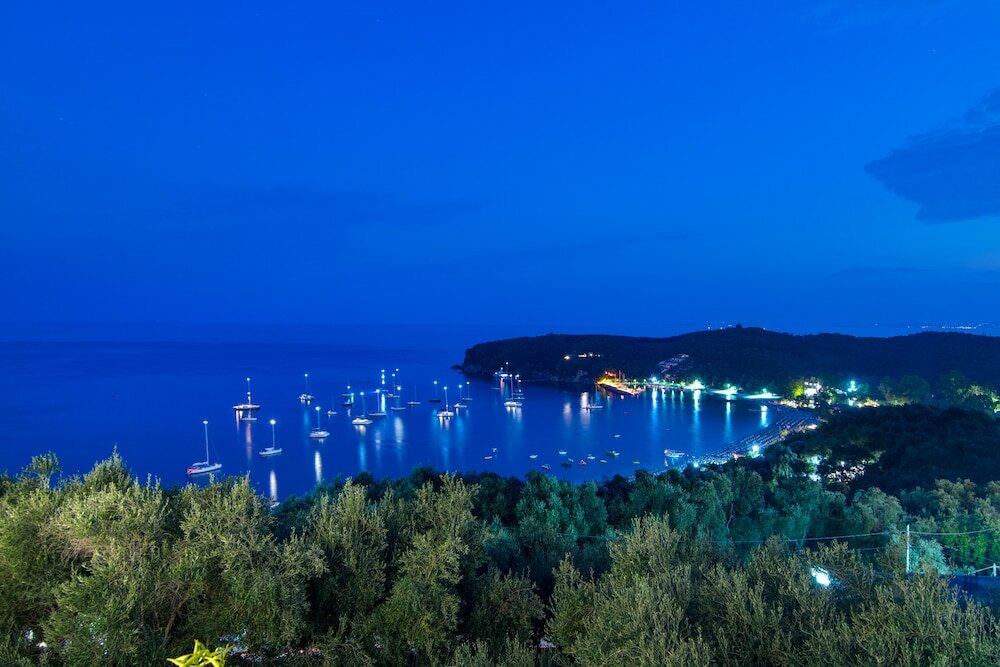 Фото Livinghome Suites