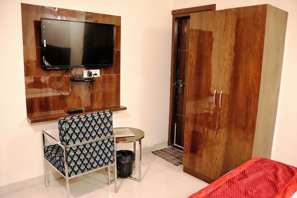 Фото Hotel Emblem Suites