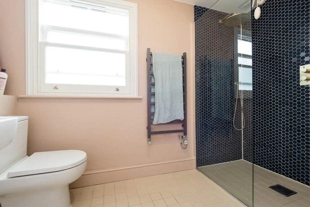 Фото Lovely 4 Bedroom Terraced Family Home