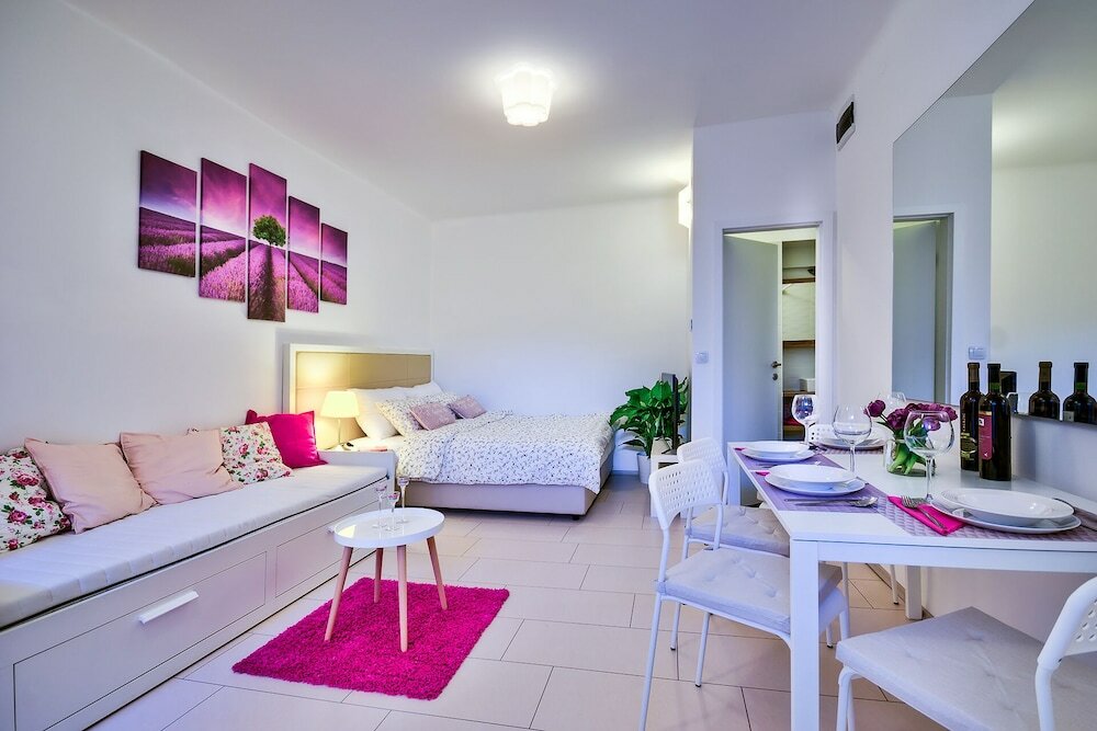 Фото Modern Duplex Close to City Center- Free Parking