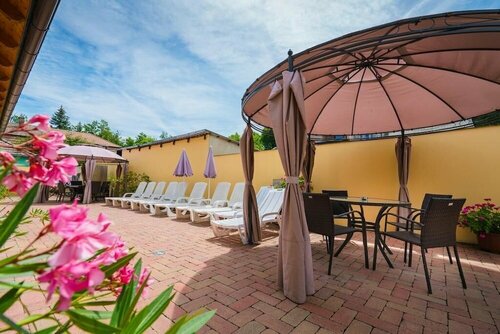 Гостиница Balaton Colors Beach Hotel в Шиофоке