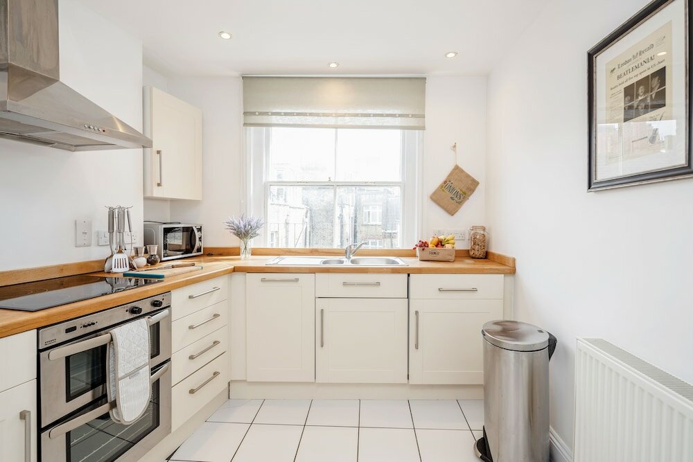 Фото Great Mayfair Apartment - Sleeps 6