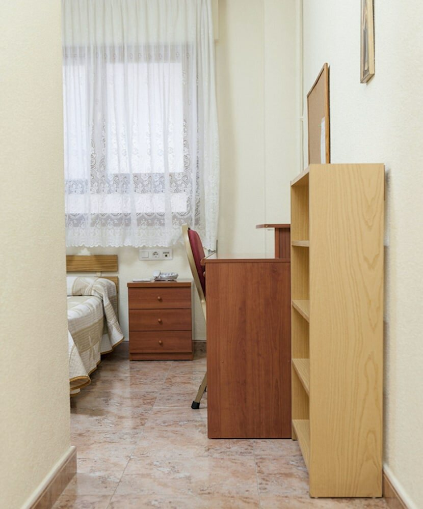Фото Ensuite Rooms for Women Only - Leon