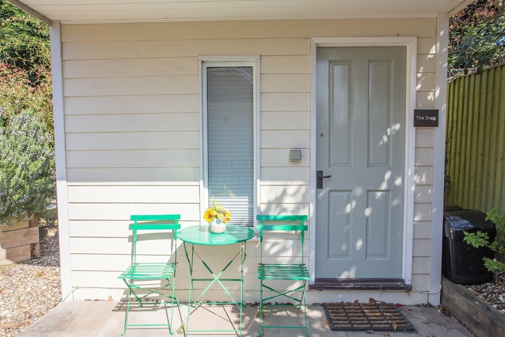 Фото Snug with Views of the Chilterns