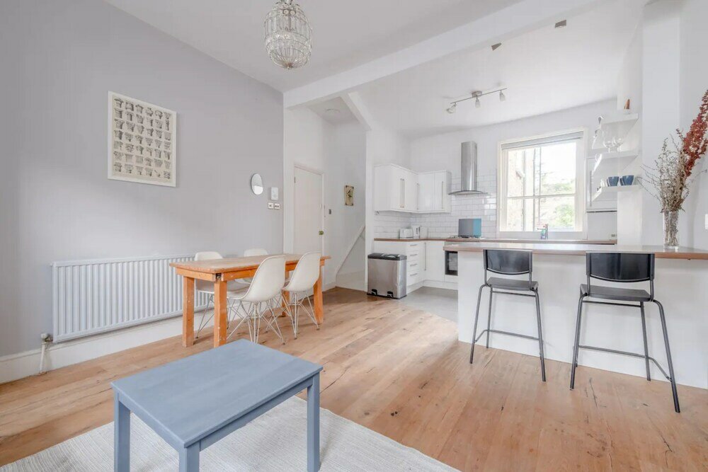Фото Lovely 3 Bedroom Apartment in Clapton With Garden