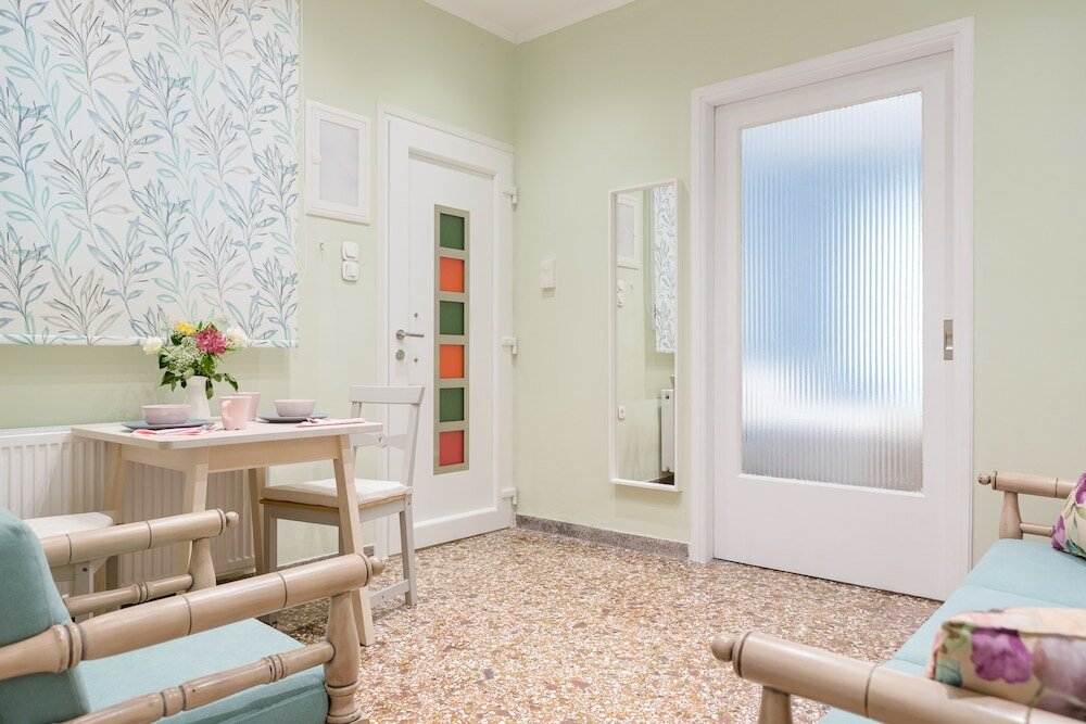 Фото Grandma's Chic & Bright Athenian Home with a Patio