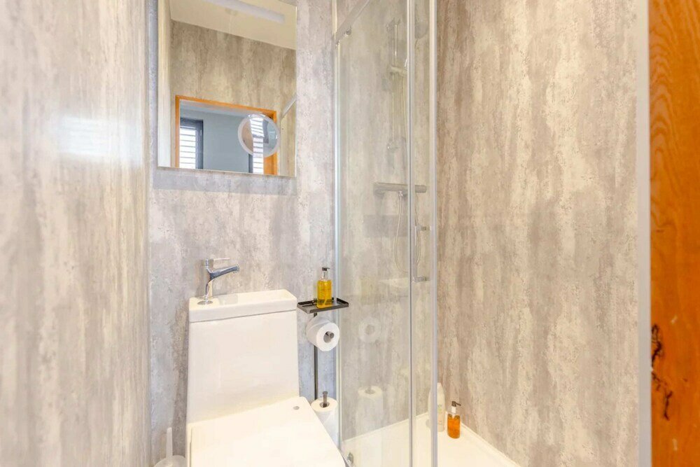 Фото Inviting 4bd With Private Patio - Bethnal Green