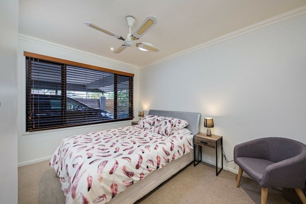 Фото Gold Coast Stunning Waterfront Retreat by Hostrelax