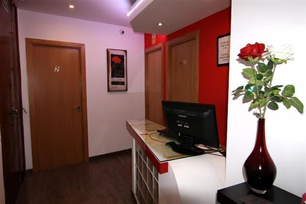 Фото Hostal Abril