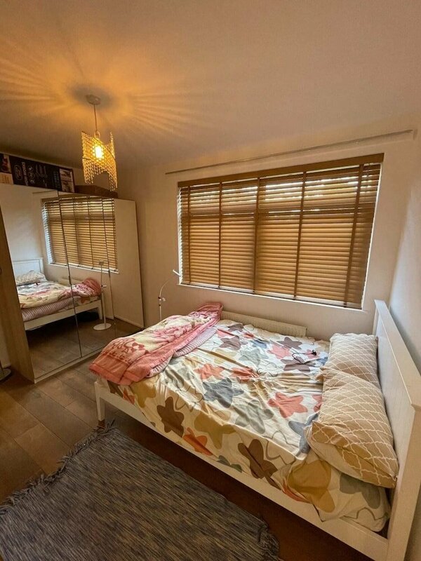 Гостиница Cosy 2bd Flat With Patio - 1 min to Little Venice в Лондоне