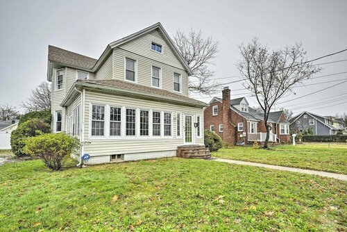 Гостиница Charming Long Island Home w Fenced Yard! в Болдуине