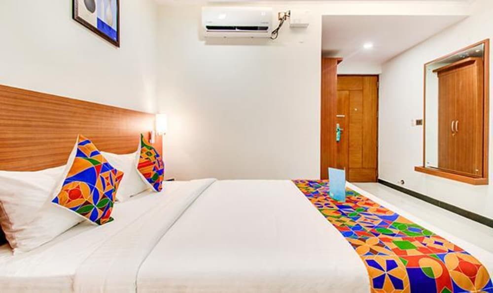 Фото Fabhotel The Rs Suites