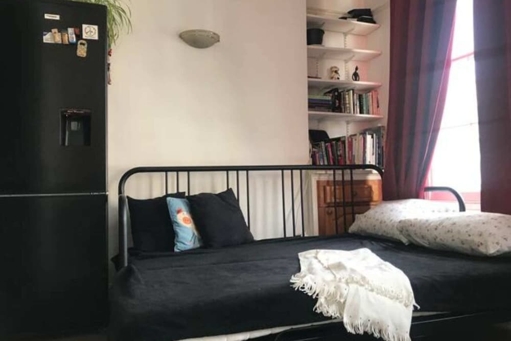 Фото Lovely Victorian Flat for 6 in Stoke Newington