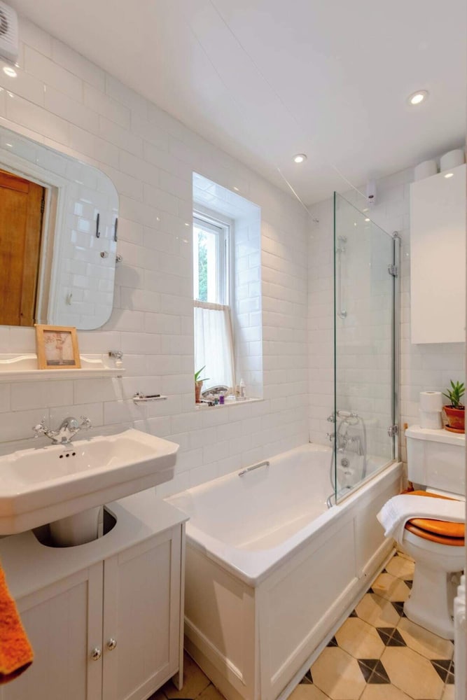 Фото Bright & Charming 1bd Flat - Clapton