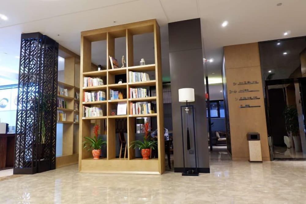 Фото Atour Hotel Dufu's Thatched Cottage Chengdu