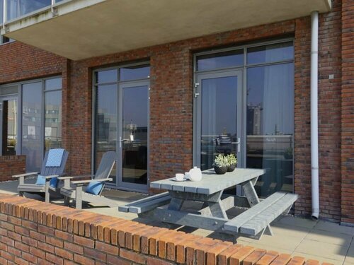 Гостиница Modern Apartment in Den Haag With Spacious Terrace в Гааге
