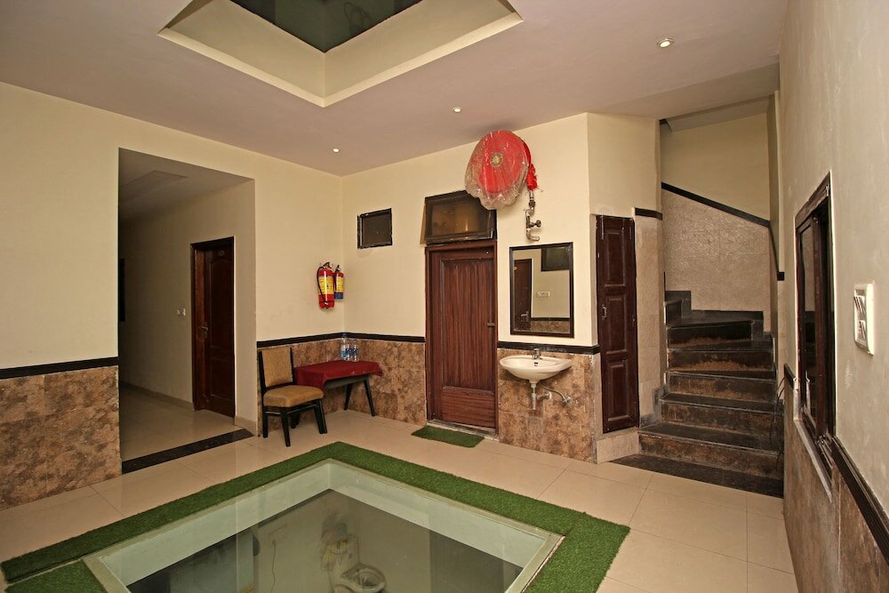 Фото Oyo 4883 Duke Hotel