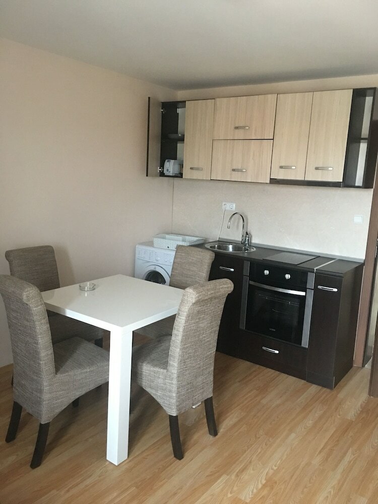 Фото Palace Deluxe Hotel