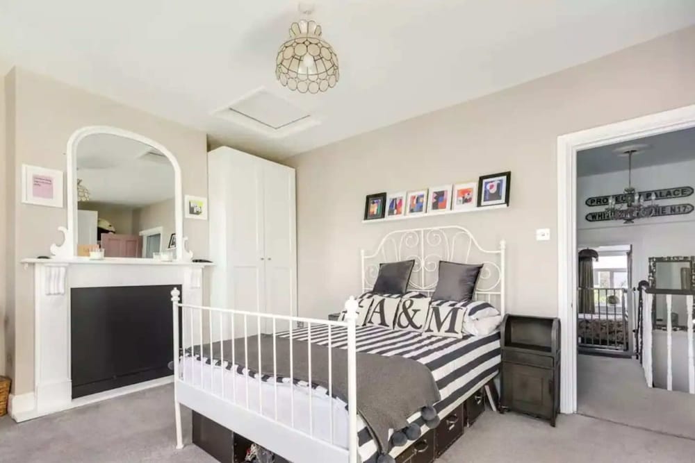 Фото Quirky 3 Bedroom Home in Maryland With Garden