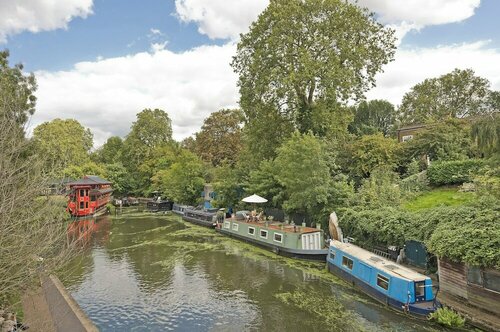 Гостиница Spacious Studio Near Wonderful Primrose Hill в Лондоне