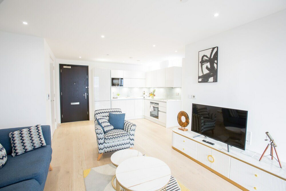 Фото 2 Bed &1 Bath Apartment in Canary Wharf