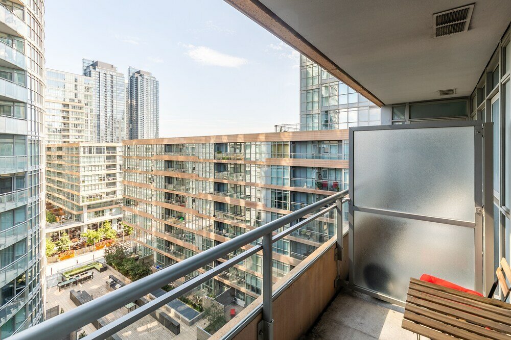 Фото SkyTree - Condos in Heart of Downtown