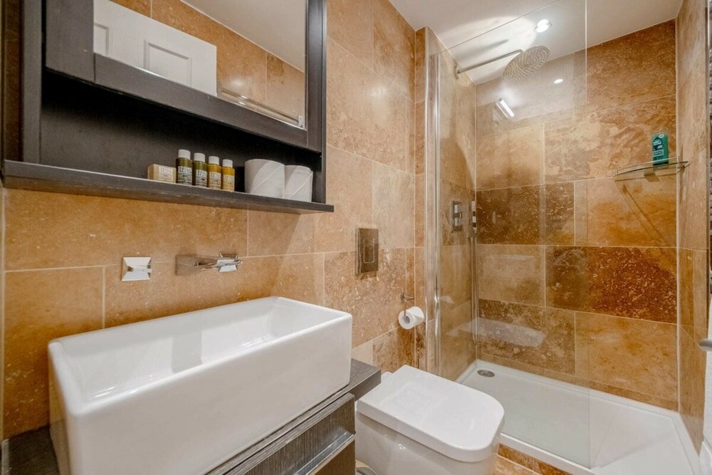 Фото Gorgeous 2bd Flat With Patio - South Kensington!