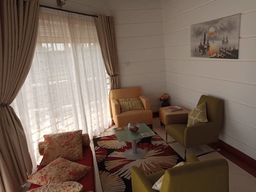 Фото Kaazi LakeFront Villas