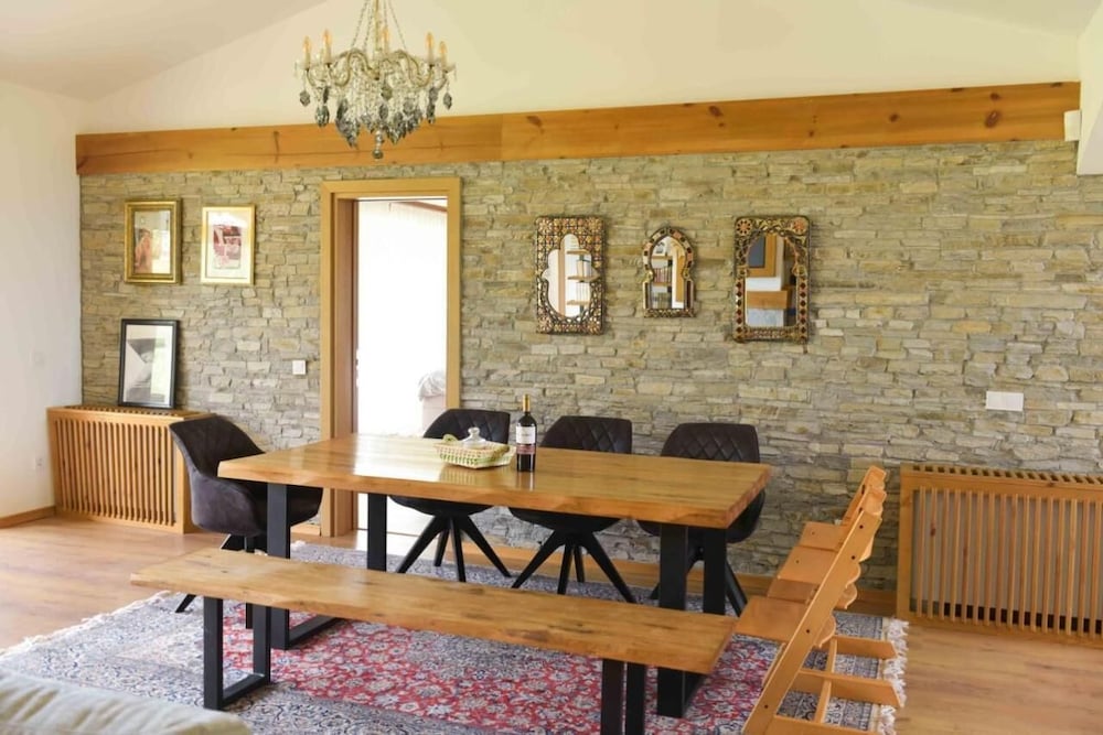 Фото Luxurious Chalet near Pirin Golf Resort