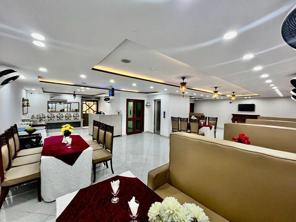 Фото Neshaz Hotel & Suites