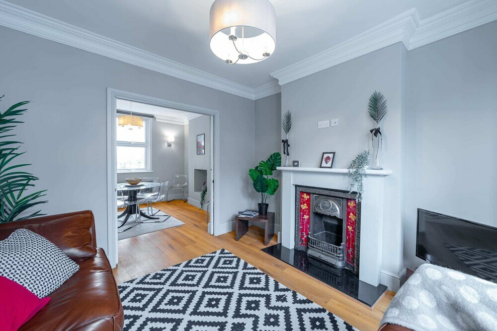 Фото Stunning Period Feature House