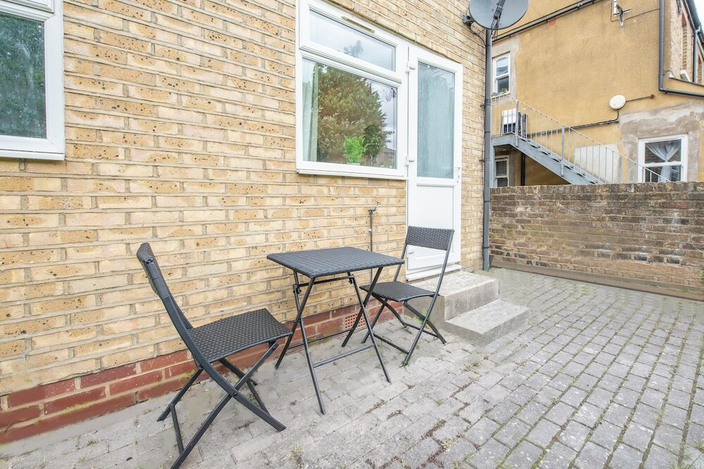 Фото West Ealing Svd Apt. - 2 Bedroom 2 Bath