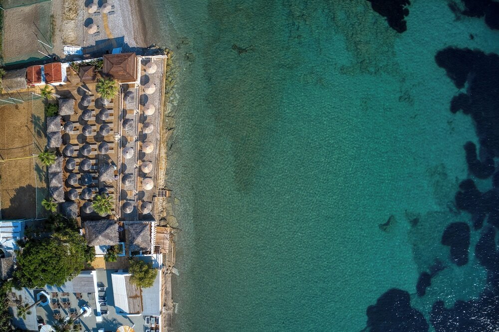 Фото Black and White Boho Resort