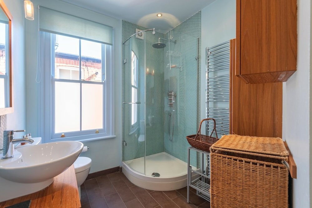 Фото Charming Home in Leafy Parsons Green