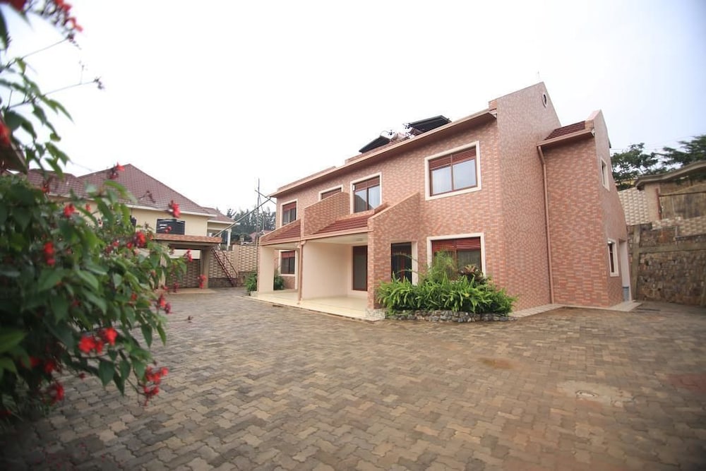 Фото Um Apartments