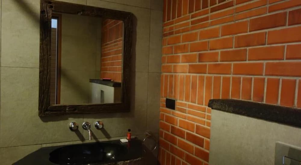 Фото Illam Hotel