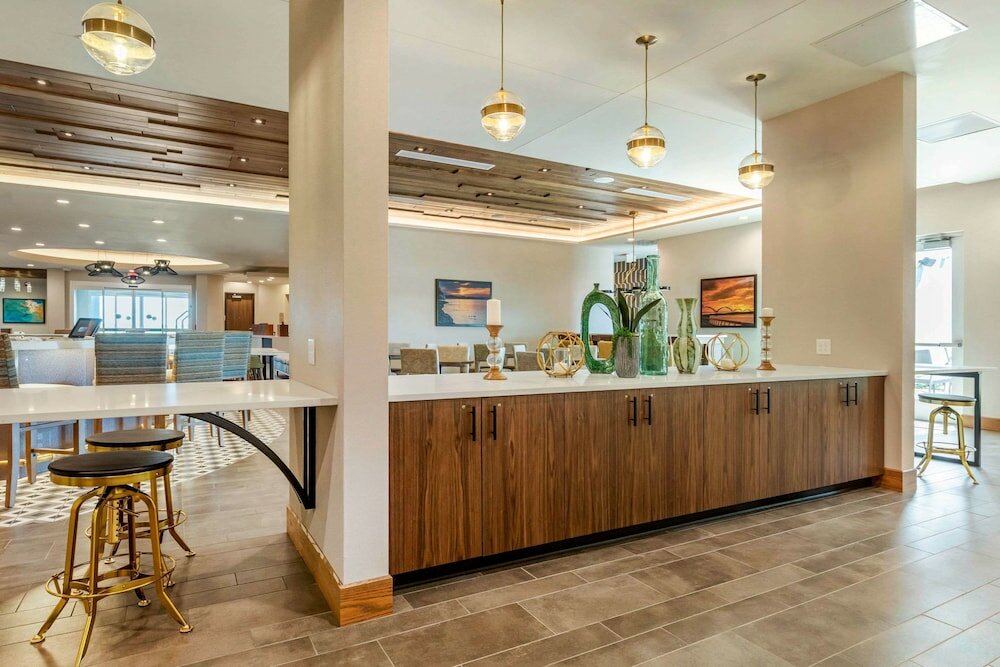 Фото Cambria Hotel Davenport Quad Cities