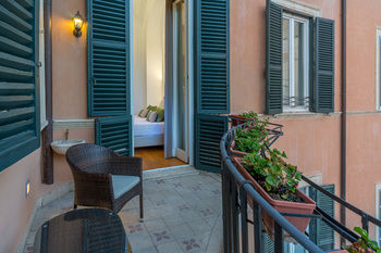 Фото Les Diamants Spanish Steps Suite