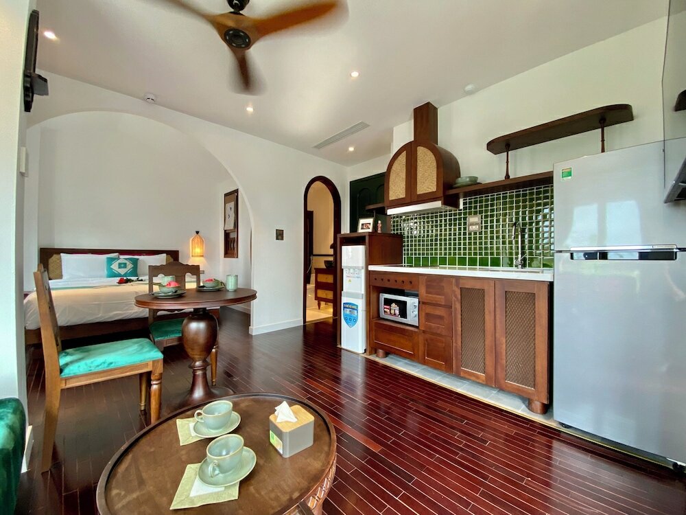 Фото The Quarter Apartment