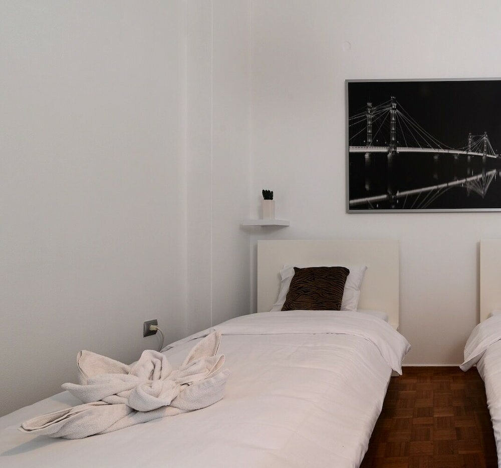 Фото New Apartment in the heart of Koukaki Orlof str