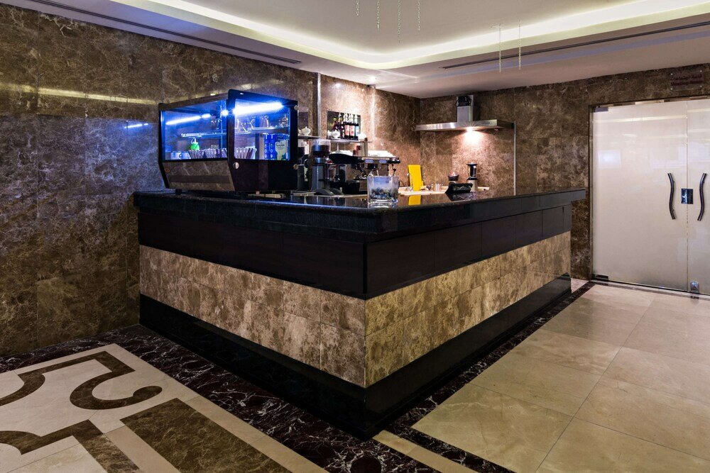 Фото Ebreez Grand Hotel