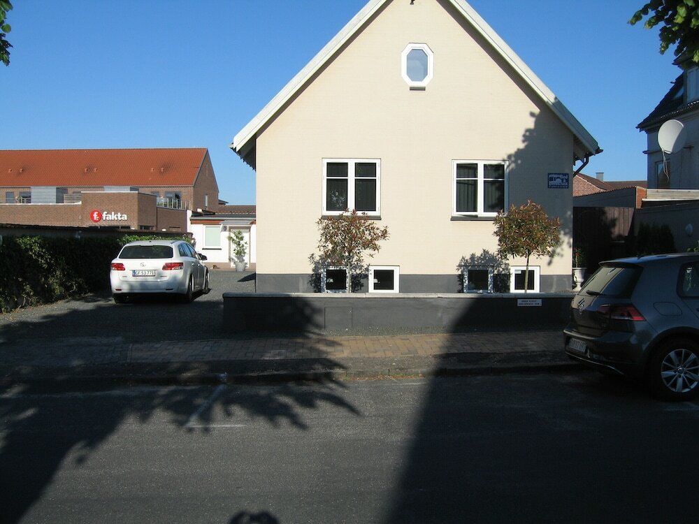 Фото отеля 2