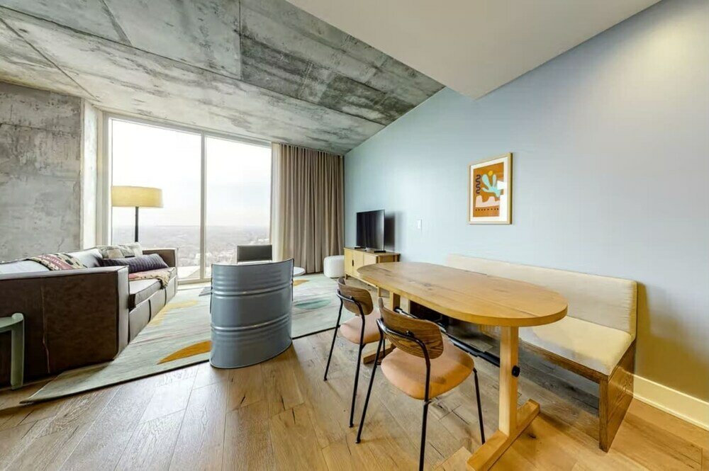 Фото Luxe High Rise off of Rainey St