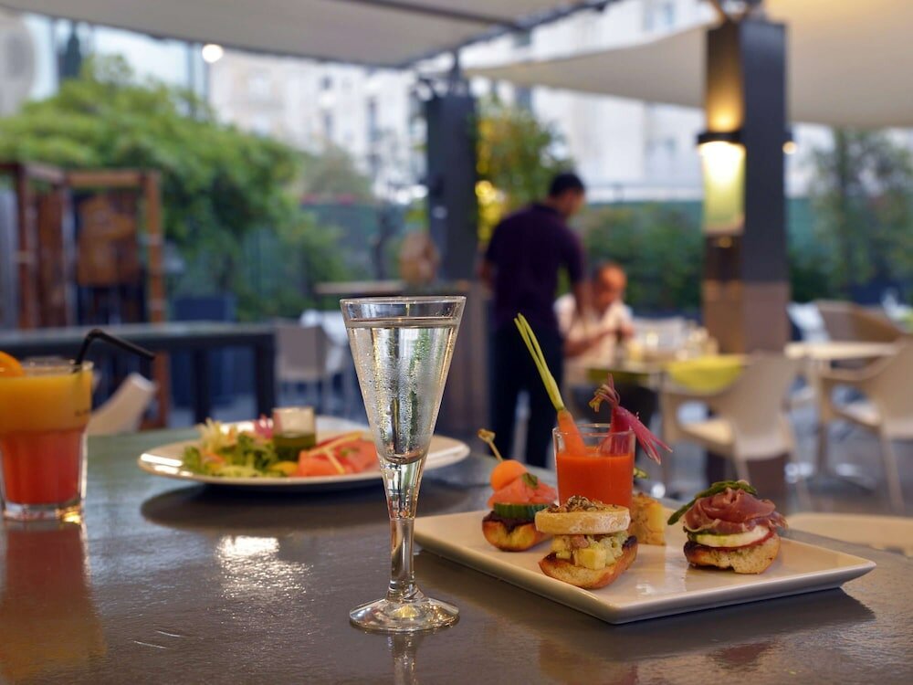 Фото Mercure Montpellier Centre Comédie Hotel