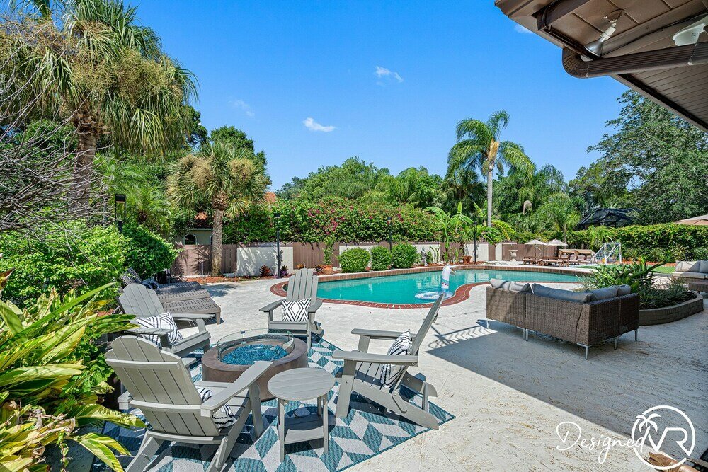 Фото 8 Br Heated Pool & Soccer Field