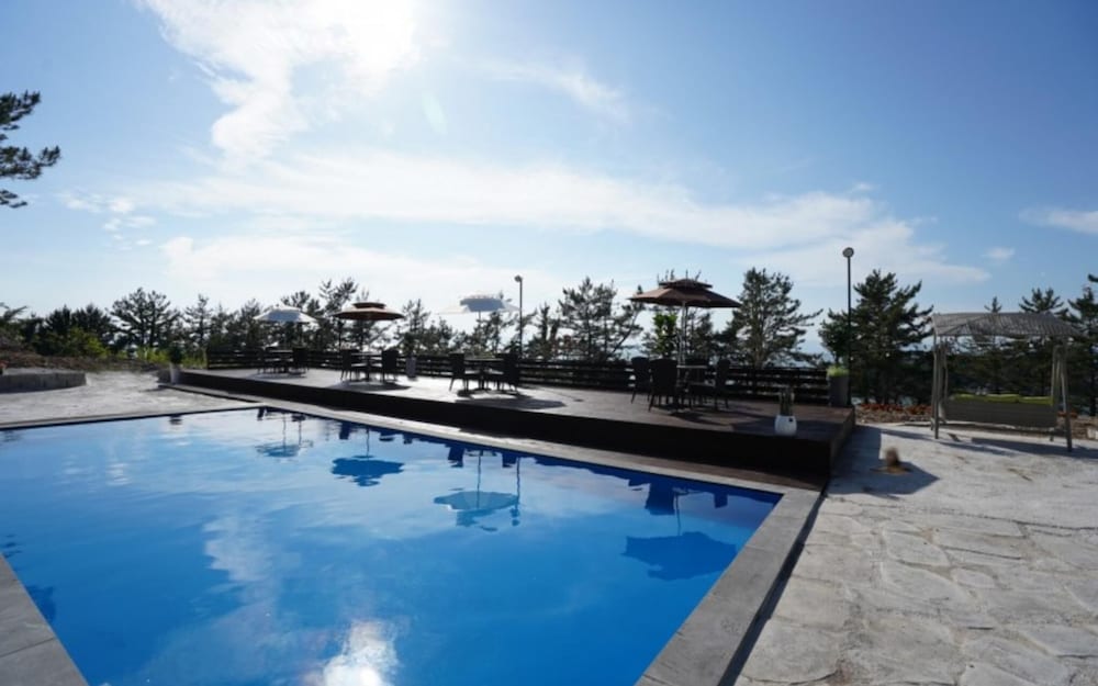 Фото Yeosu Beach Castle Pension